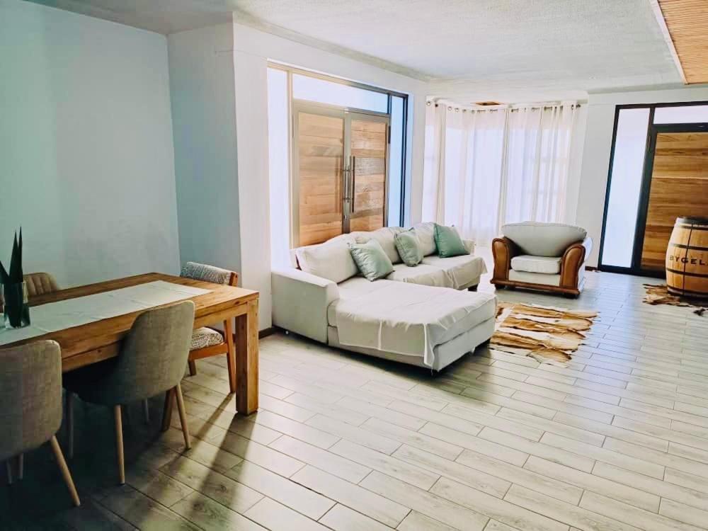 מלון Oshakati Northern Oasis מראה חיצוני תמונה