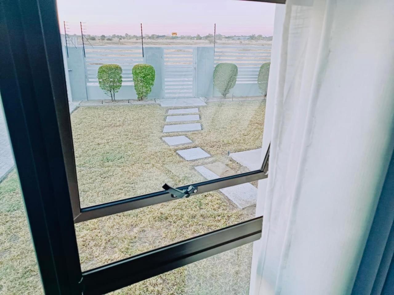 מלון Oshakati Northern Oasis מראה חיצוני תמונה